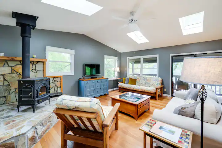 Lakefront Butler Retreat