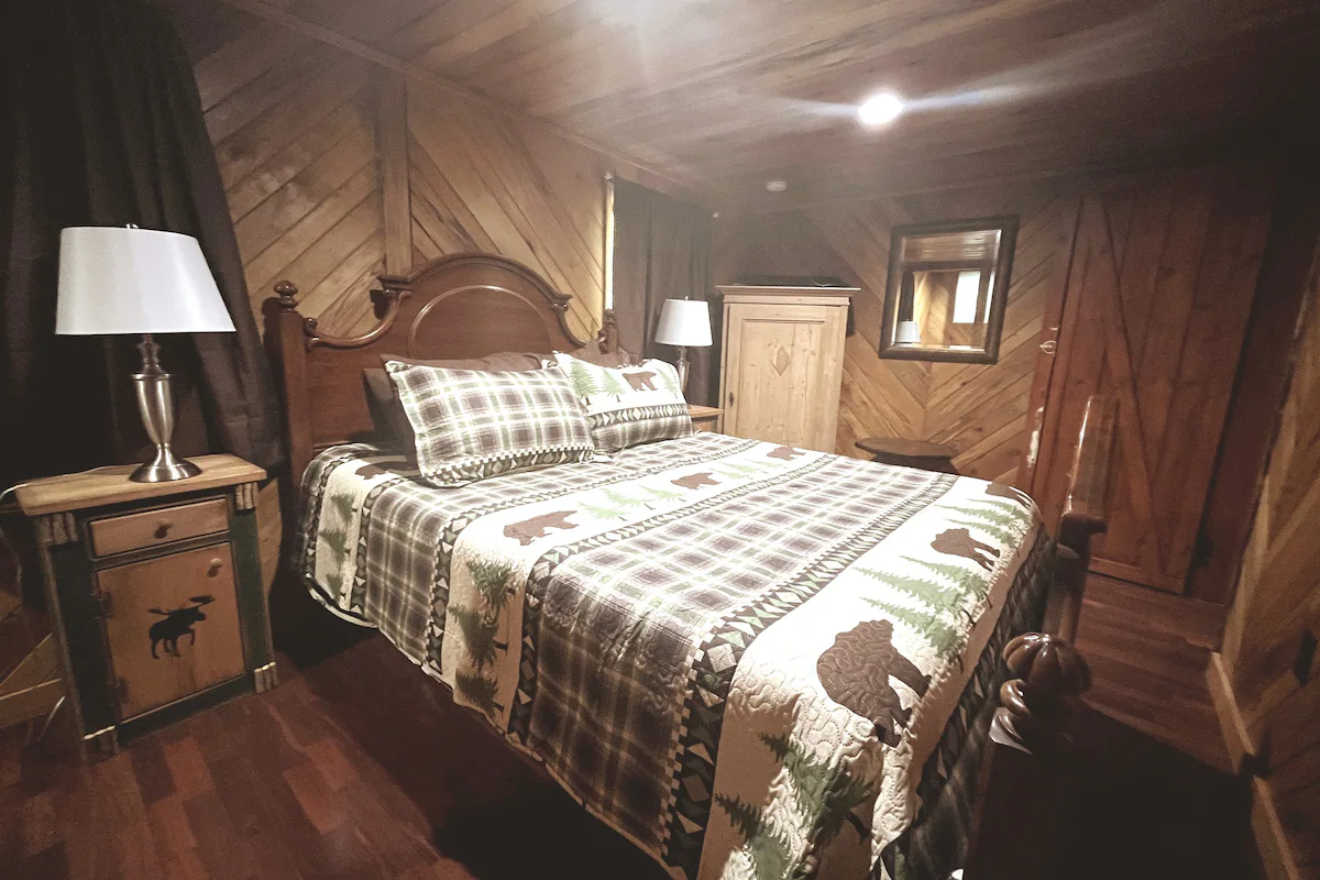 Ms Dixie’s Lakefront Cabin