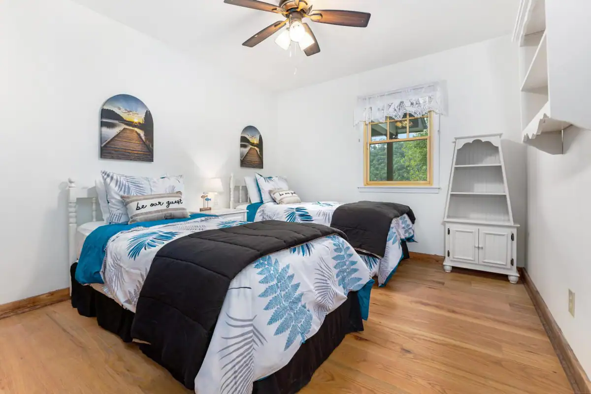 Private Lakefront Retreat