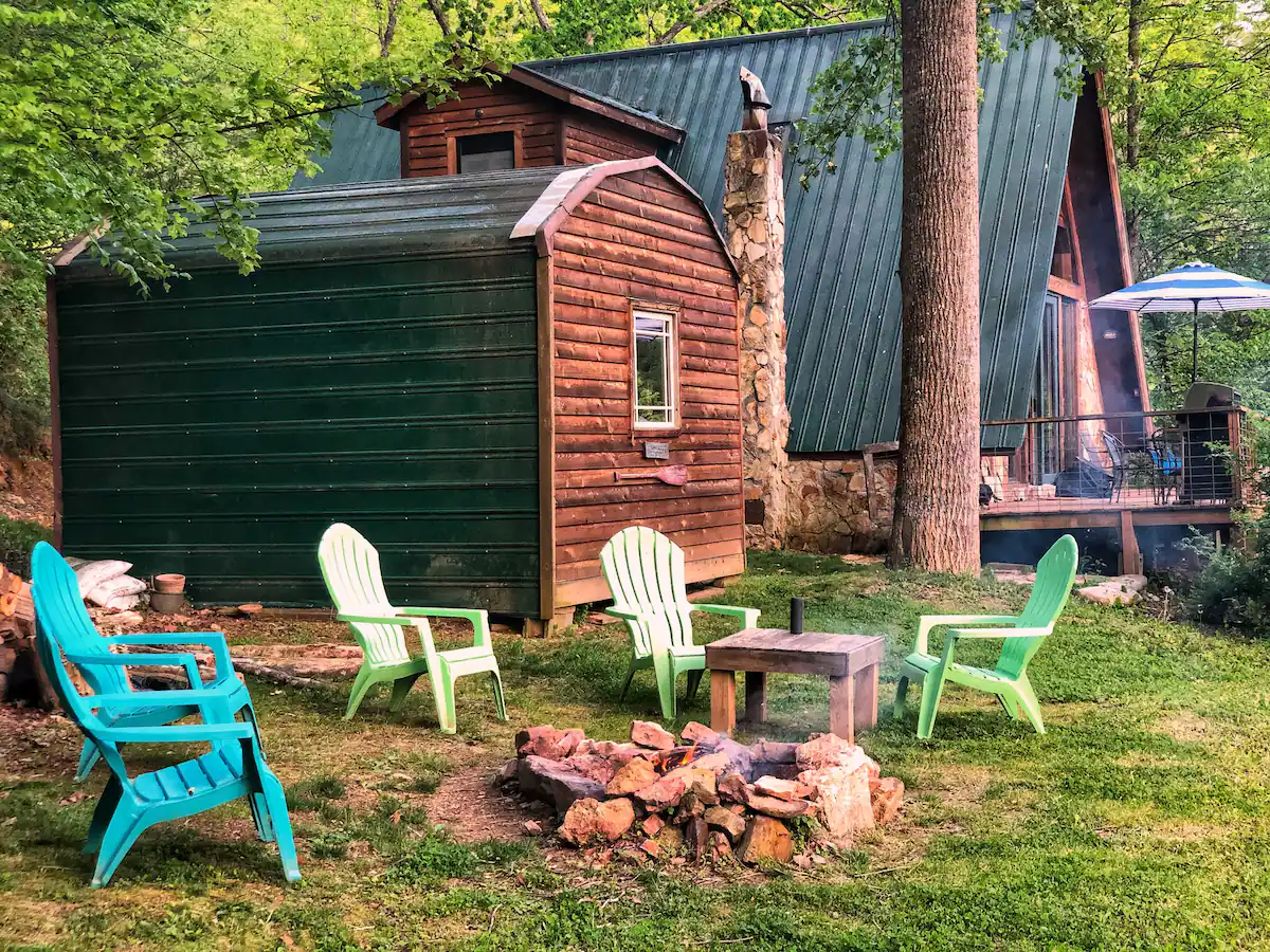 Secluded lakefront chalet