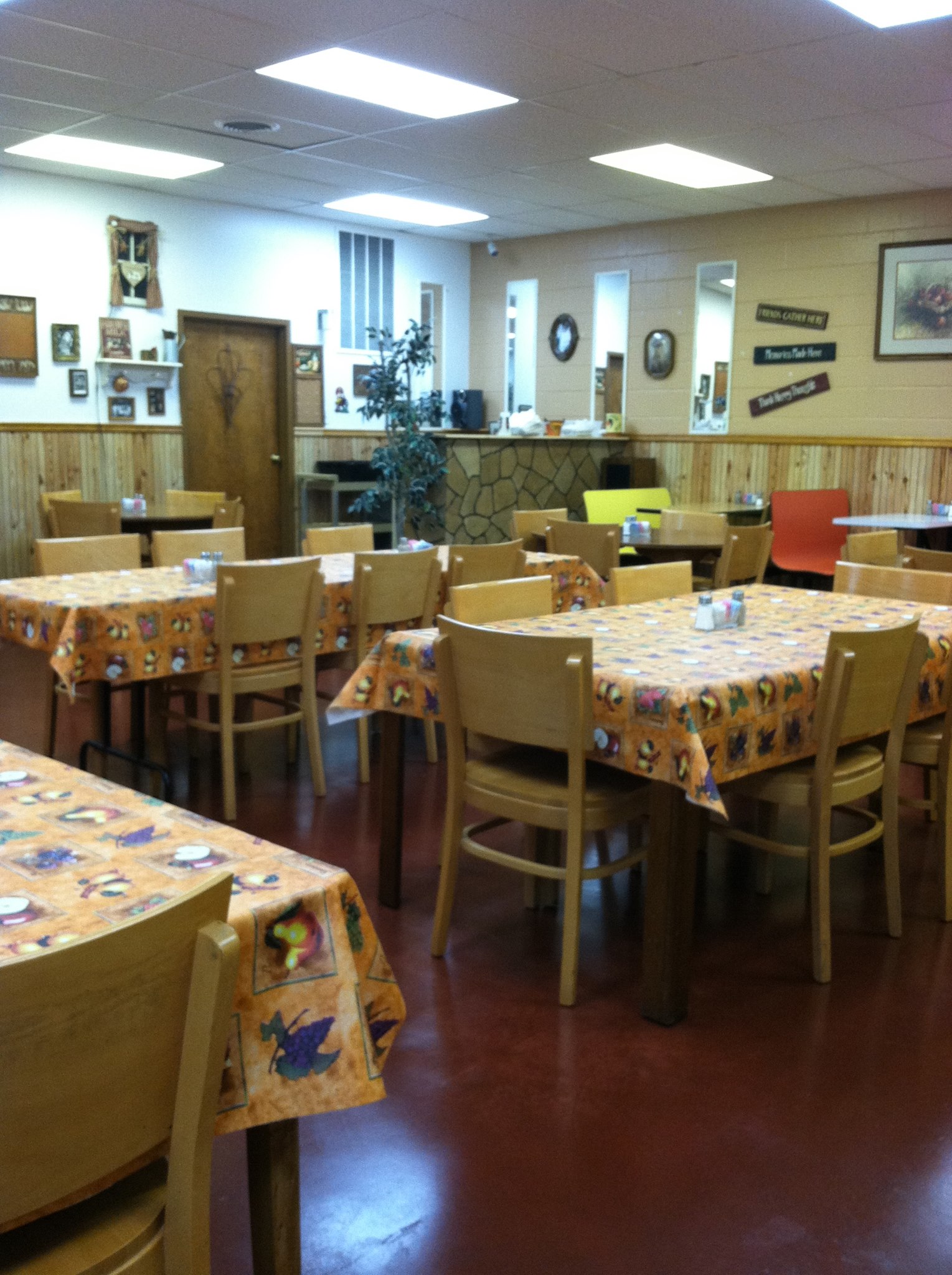 Wayne & Nancy Family Restaurant